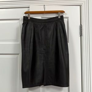 Genuine leather skirt. In very good condition.
